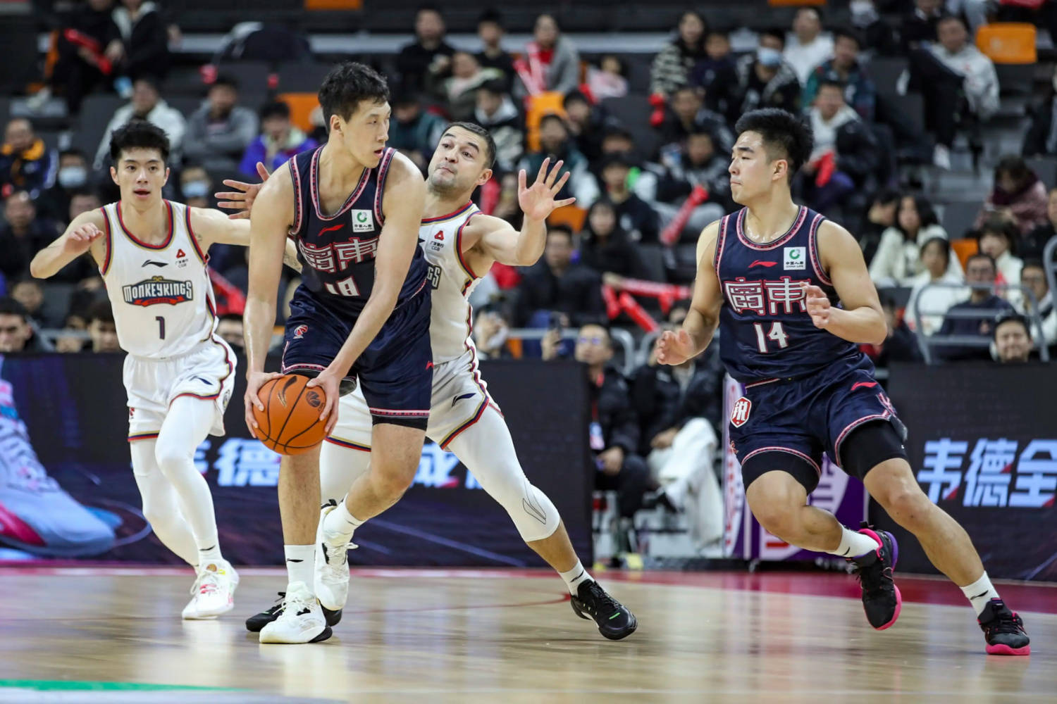 利记官网-海南男篮客场惨遭上海队逆转,遭遇失利