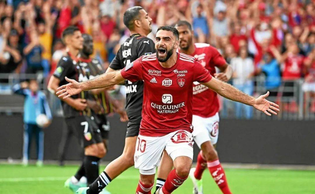 法甲豪强再获胜利，保持领先优势