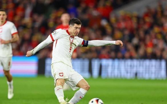 利记官方网站-莱万再创奇迹，再创进球历史