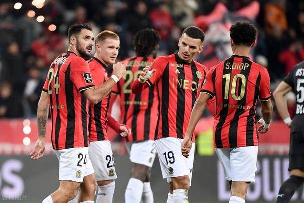 利记平台-雷恩主场逼平昂热，表现平稳