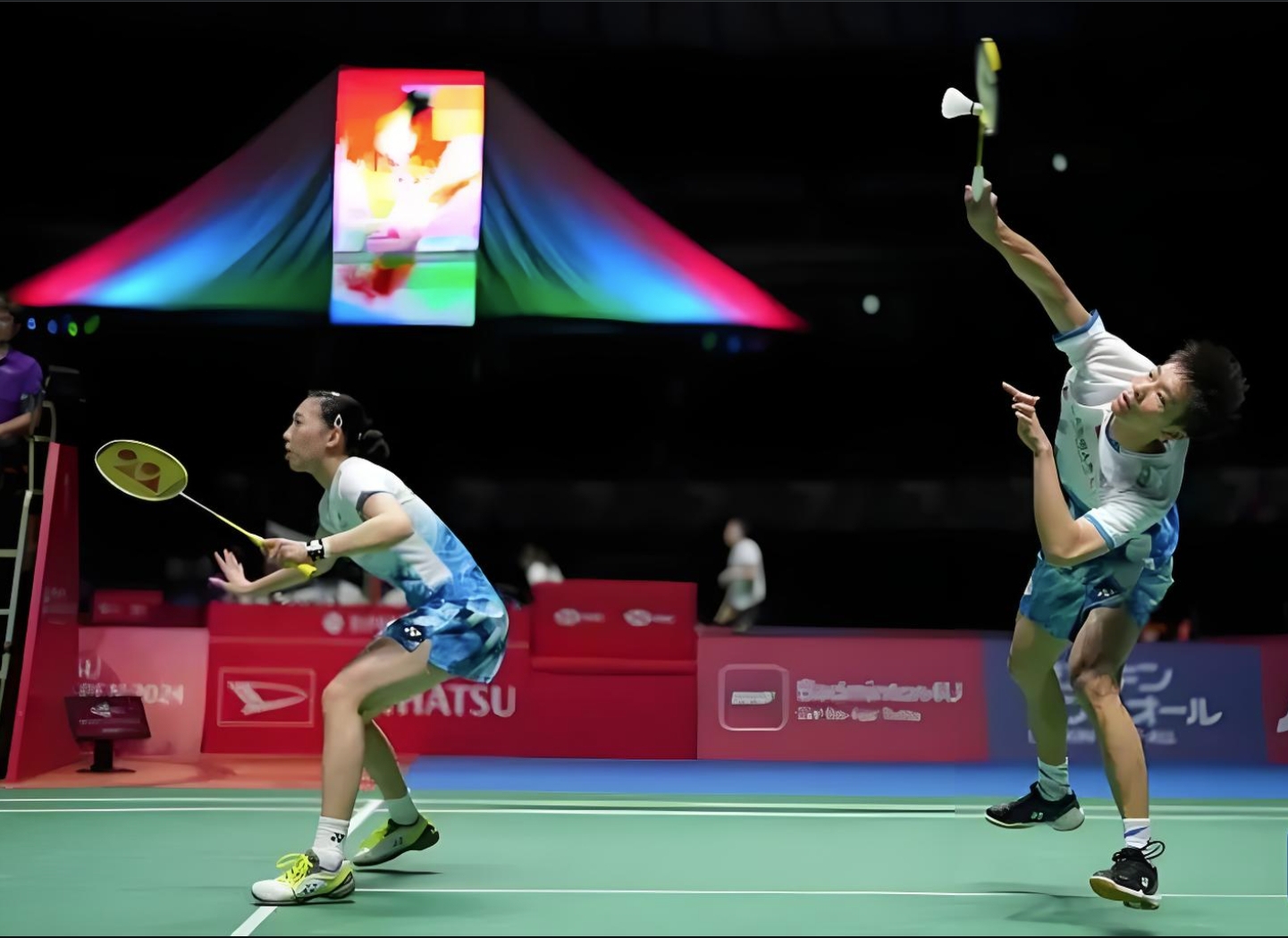 利记平台-羽毛球赛场上的激烈角逐，混双决赛如火如荼