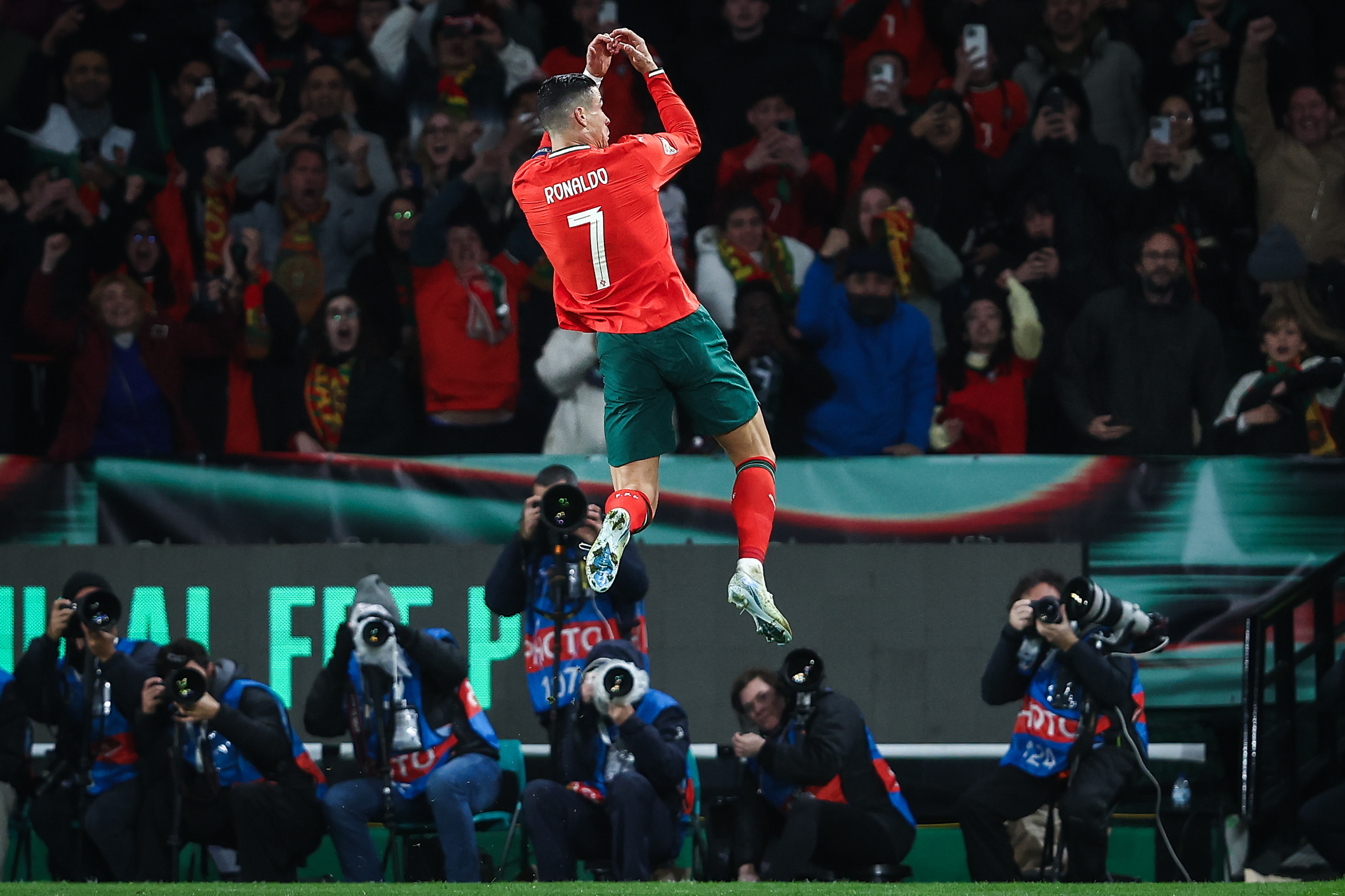 利记官方网站-欧国联比赛过程中，球队展现出优势