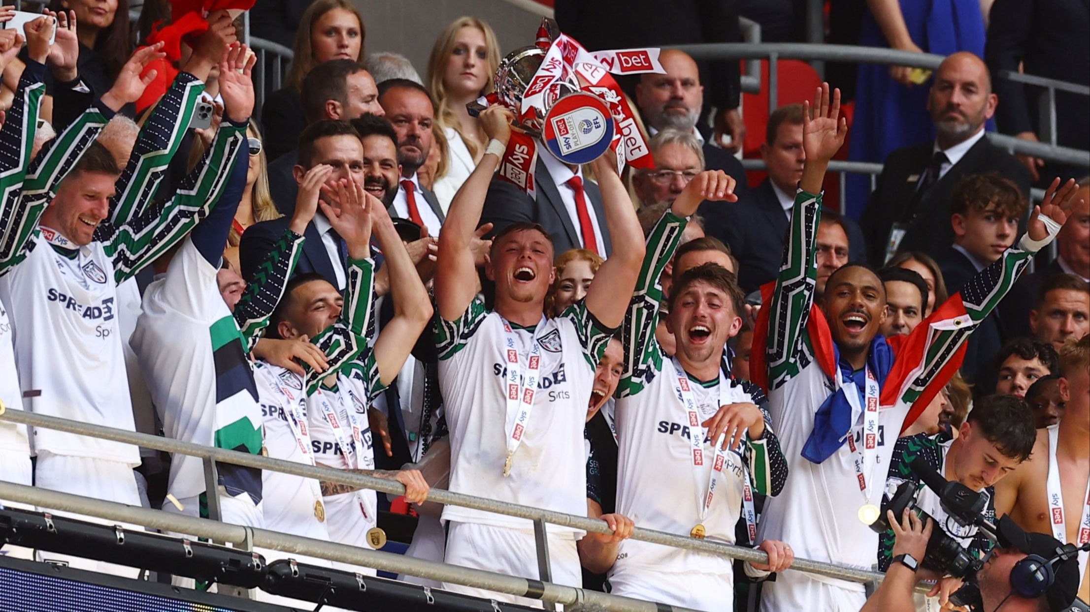 利记官方网站-桑德兰球队状态火热，取得连胜优势