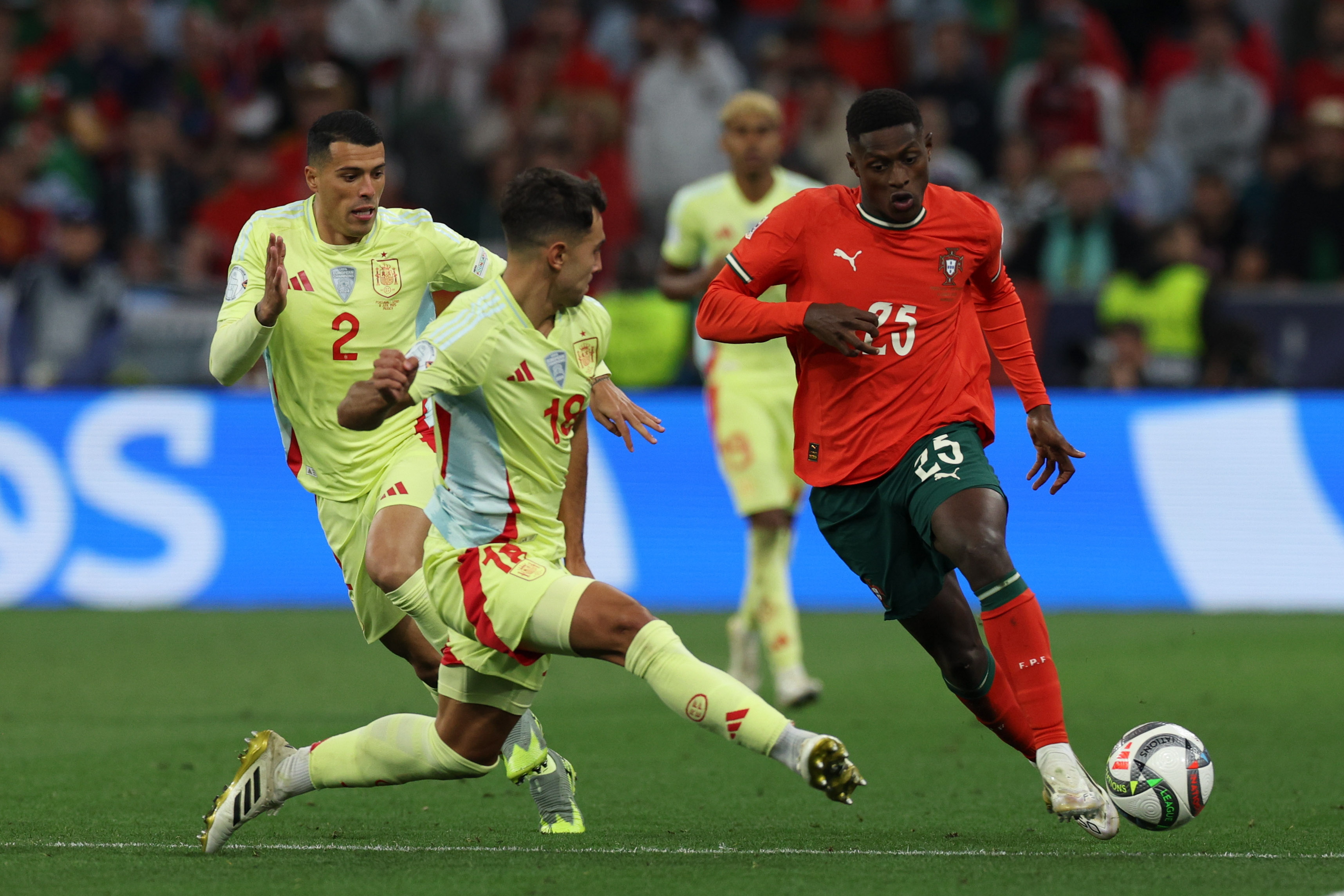 利记官方网站-热门球队冲刺夺冠，欧国联比赛成焦点